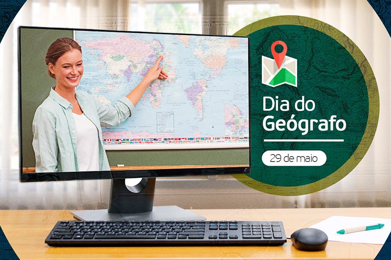 uma mulher apontando para um mapa na tela do computador