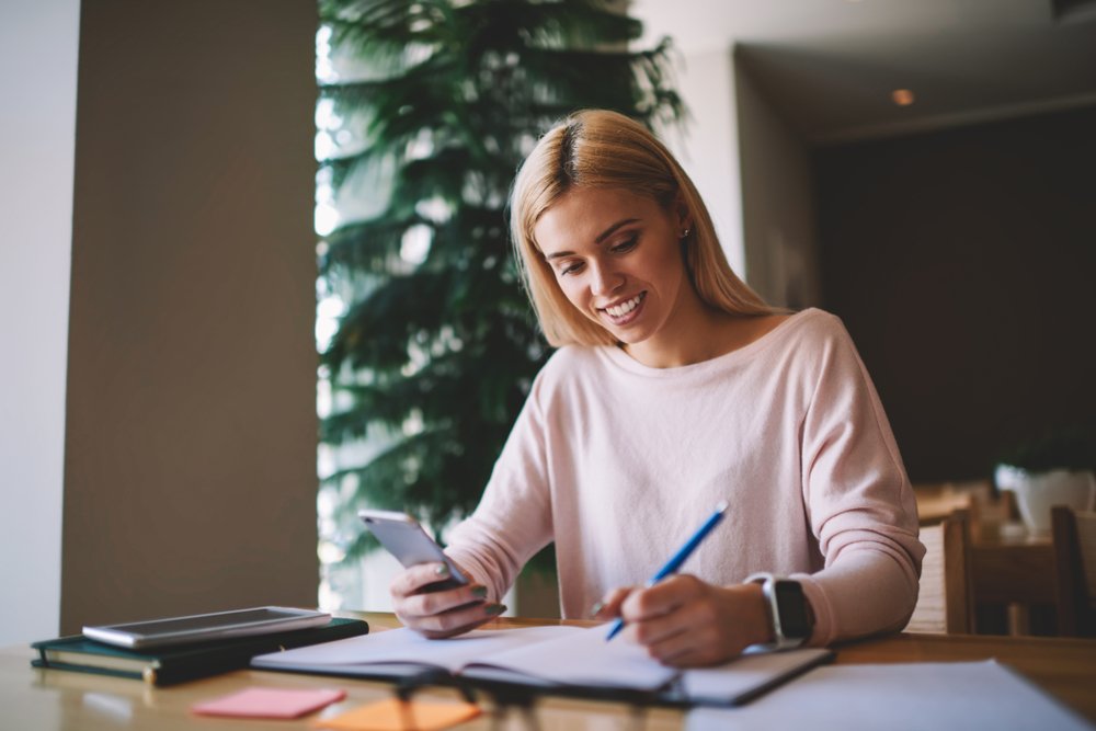 Estudar inglês traz inúmeros benefícios para sua vida acadêmica