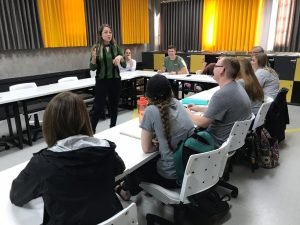 Estudantes de Missouri participam de aulas básicas de língua portuguesa
