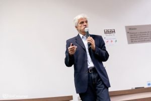 Professor Jorge Mota da Universidade de Porto faz palestra na UniCesumar