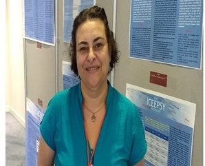 Profª. Drª. Regiane Macuch apresenta pesquisa científica,em Atenas. (out/2018)
