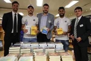 UniCesumar e Santos FC prestigiam a chegada da maior livraria flutuante do mundo