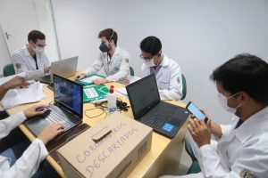 Combate à Covid-19: alunos de Medicina e Enfermagem da UniCesumar realizam atendimento voluntário