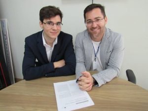 Aluno Gabriel Henrique Hawthorne e o professor Dr. Marcelo Picinin Bernuci. 