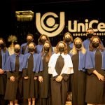 Diretora da UniCesumar de Curitiba, Cristiane Mello David, e professores da Instituição (Imagem: Guto Tarasiuk)