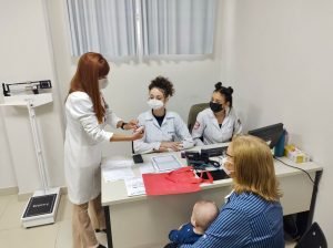 Atendimento especializado para crianças e adolescentes com Síndrome de Down