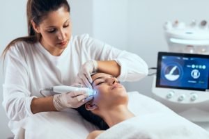 Shot,Of,Cosmetologist,Making,Ultrasonic,Cleaning,And,Rejuvenation,The,Face