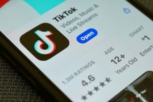 Canada,,Winnipeg,Jan31,2025,Smartphone,Screen,With,Tiktok,App,Button