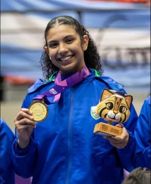 Ryanne Gama, aluna da UniCesumar, conquista ouro no Pan Júnior com a seleção brasileira de handebol
